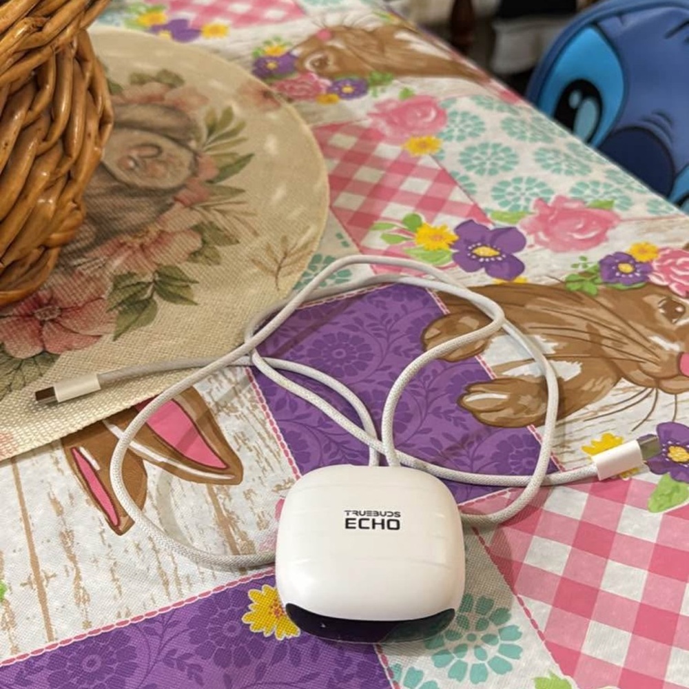 White Echo Device with Cable